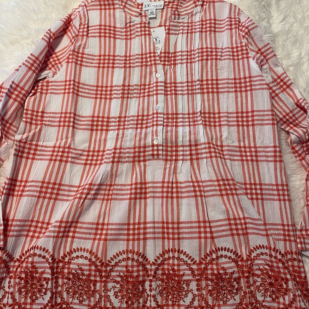 Cute spring tunic with lace detail